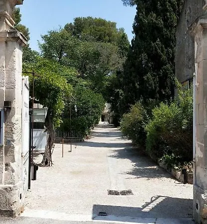 St Remy De Provence Proche Centre - Parking Prive *